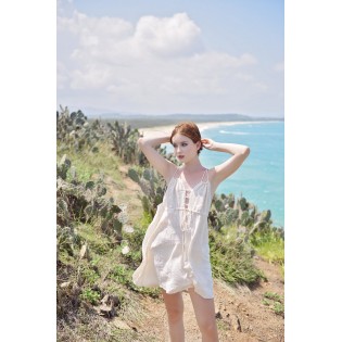 Simple gauze suspender dress